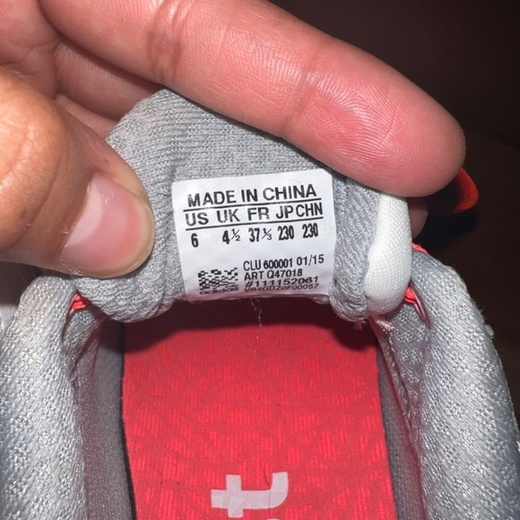 Adidas boost sneakers womens size 6 - Picture 4 of 5